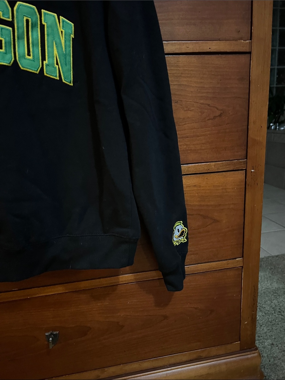Oregon Ducks!! 
Black Crewneck Sweatshirt with Green & Yellow Oregon Applique - Picture 3 of 6